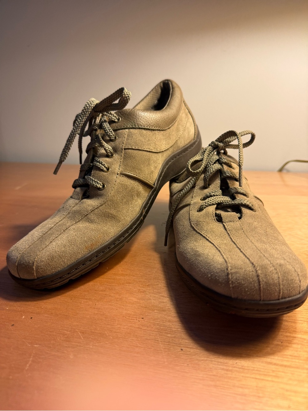 Easy Spirit Tan Suede Lace Up Suede Sneakers Size 10 N